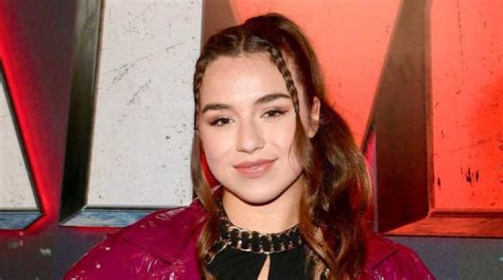 Enola Bedard Height, Weight, Measurements, Bra Size, Shoe Size