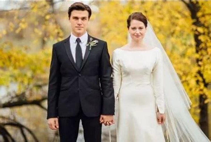 Finn Wittrock Wiki, Bio, Wife, Family, Net worth, Age, height