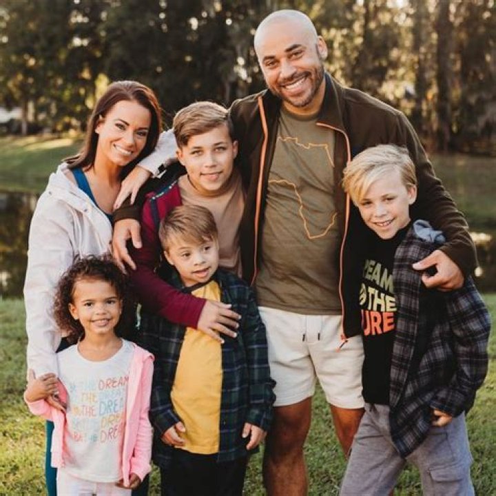 Kelsey Pumel Husband Curtis Woods : Know Bio, Family, Daughter & More - SarkariResult