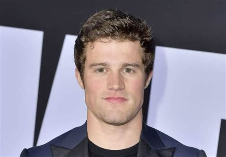 Oliver Hudson Height, Weight, Body Measurements, Shoe Size