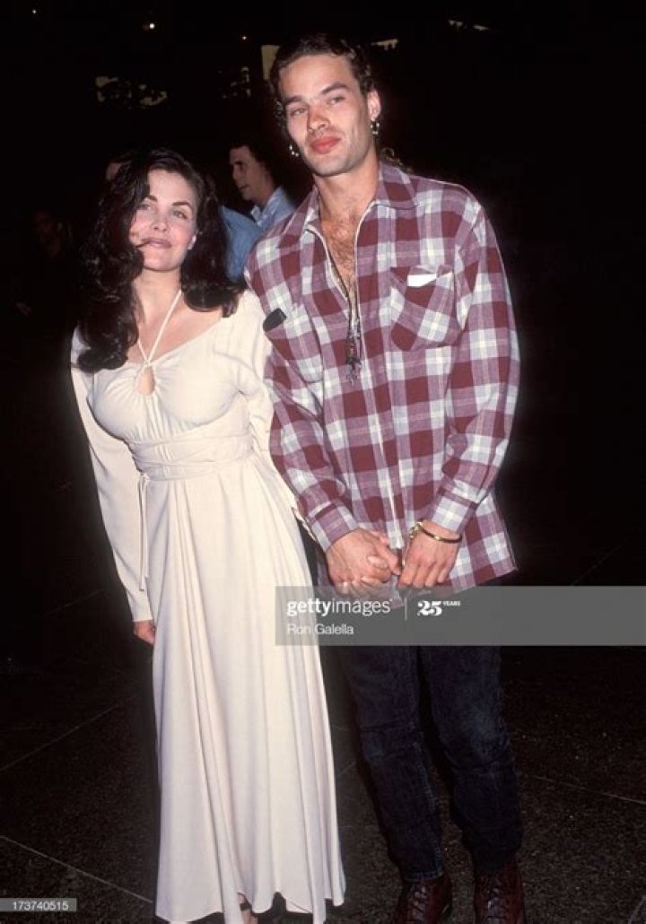 Sherilyn Fenn Married, Husband, Child, Boyfriend, Net worth, Wiki-Bio