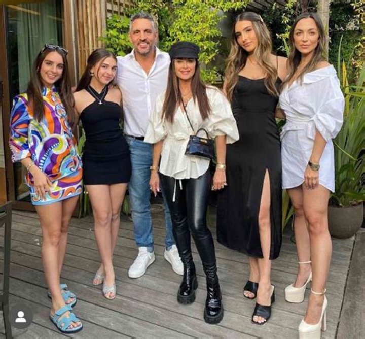 What Happened between Mauricio Umansky and Kyle Richards? Did Mauricio Umansky Cheat on Kyle Richards? Who are Them? - SarkariResult