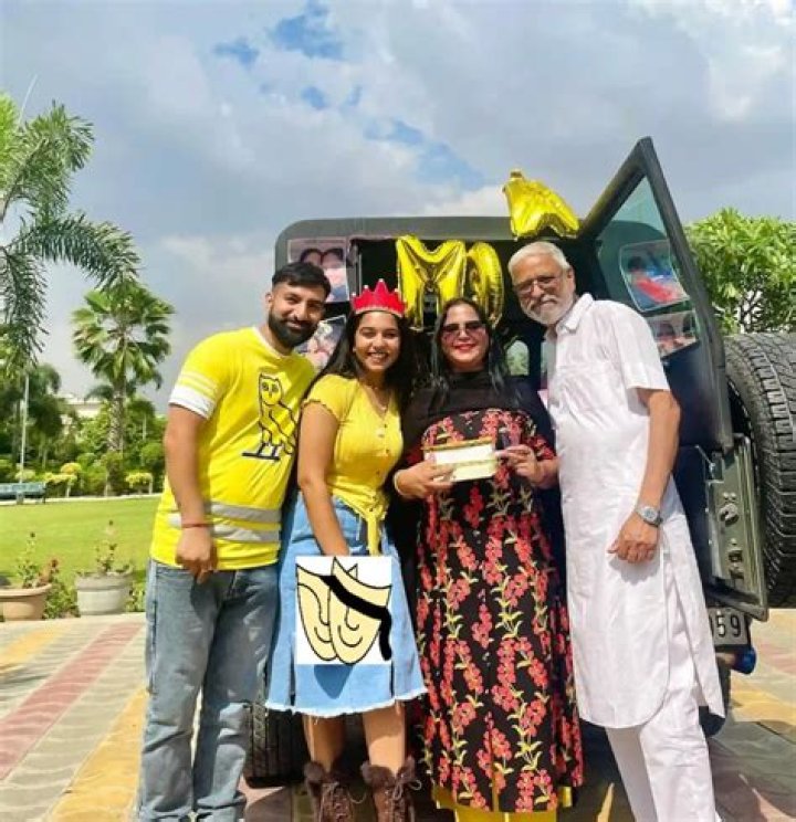 Who Is Karmita Kaur? Biography, Age, Height, Bf, Family, Net Worth - SarkariResult